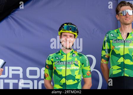 Nicolas Sessler mit Fahrern von Global 6 Cycling beim Tour of Britain-Radrennen Stage 6 startet in Southend on Sea, Essex, UK. Stockfoto