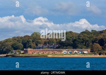 Fort Victoria wurde im September von Yarmouth, Isle of Wight, Hampshire UK aus gesehen Stockfoto