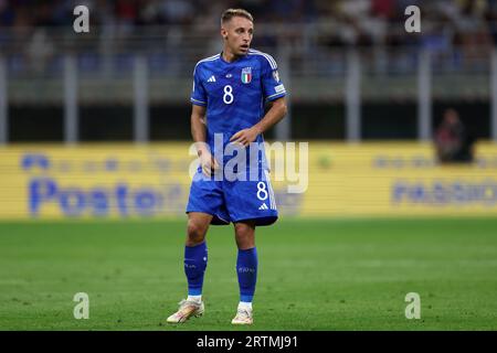 Davide Frattesi aus Italien schaut beim Qualifikationsspiel zur UEFA EURO 2024 zwischen Italien und der Ukraine im Stadio San Siro am 12. September 2023 in Mailand, Italien, zu. Stockfoto