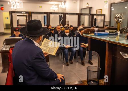 Shiva betrauert in der Synagoge Centre communautaire Rachi, Saint-Mand, Frankreich Stockfoto