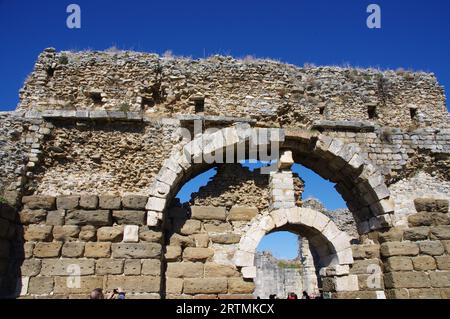 Steinbogen in den Ruinen des antiken Milet. Didim, Aydın, Türkiye Stockfoto