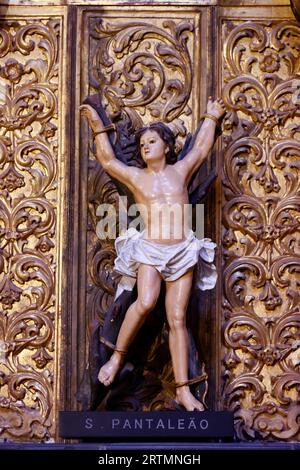 Se Kathedrale Porto. Saint Pantaleon. Statue. Porto. Portugal. Stockfoto