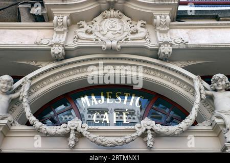 Majestätisches Café, Rua Santa Caterina, Fassadendetail. Porto. Portugal. Stockfoto