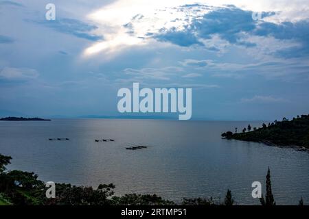 Fischerboote auf dem Kivu-See, Karongi, Ruanda Stockfoto