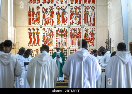 Morgengebet in der benediktinerabtei Keur Moussa, Senegal. Stockfoto