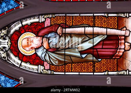 THI Nghe katholische Kirche. Buntglasfenster. Simon der Kanaanäer oder Simon der Zealot. Ho-Chi-Minh-Stadt. Vietnam. Stockfoto