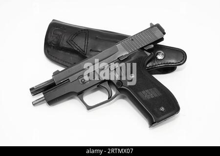 Produktbilder der Sig sauer P226 Pistole im Kaliber 9 mm Stockfoto