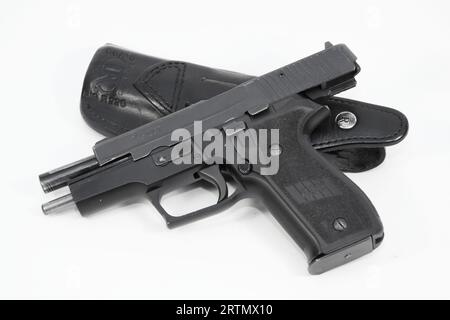 Produktbilder der Sig sauer P226 Pistole im Kaliber 9 mm Stockfoto