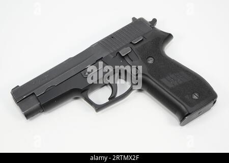 Produktbilder der Sig sauer P226 Pistole im Kaliber 9 mm Stockfoto