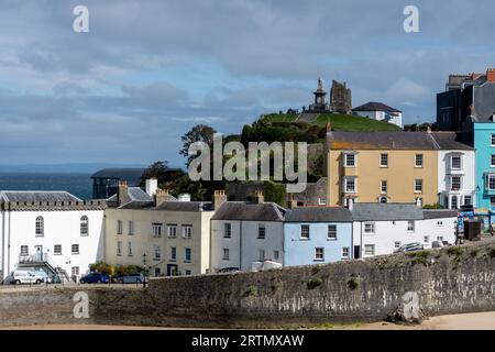 Sea wall at the harbour, Tenby, Pembrokeshire, West Wales Stockfoto