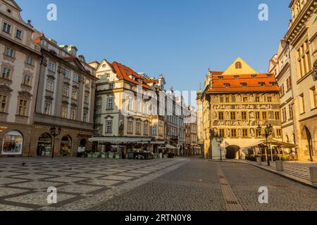 PRAG, TSCHECHIEN - 16. MAI 2020: Blick auf den Altstädter Platz in Prag, Tschechische Republik Stockfoto