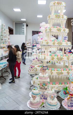 Mexiko-Stadt, CDMX, Mexiko, Eine Ausstellung von dekorierten Kuchen im Pas Eleria ideal, einem traditionellen mexikanischen Bäckereigeschäft, nur redaktionell Stockfoto