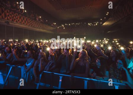 Kopenhagen, Dänemark. September 2023. Konzertbesucher bei einem Live-Konzert mit dem britischen Sänger und Songwriter Henry Moodie im VEGA in Kopenhagen. (Foto: Gonzales Photo/Alamy Live News Stockfoto