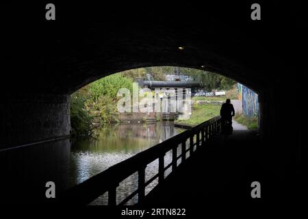 Curzon Street Tunnel, Digbeth Branch Canal, Birmingham, Großbritannien Stockfoto