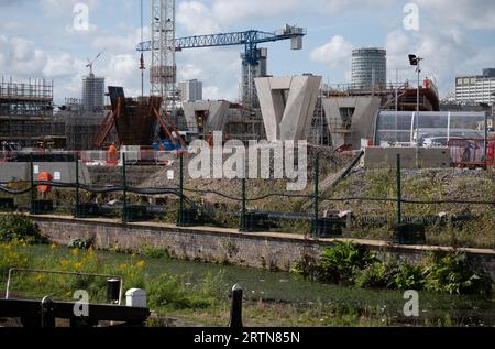 HS2-Baustelle in der Nähe der Curzon Street, vom Digbeth Branch Canal aus gesehen, Birmingham, Großbritannien Stockfoto