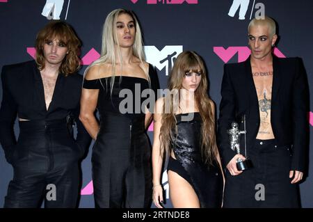 Thomas Raggi, Ethan Torchio, Damiano David und Victoria de Angelis von Maneskin bei der Verleihung der MTV Video Music Awards 2022 im Prudential Center. Newark, 12.09.2023 *** Thomas Raggi, Ethan Torchio, Damiano David und Victoria de Angelis von Maneskin bei den MTV Video Music Awards 2022 im Prudential Center Newark, 12. 09. 2023. Foto: XR.xWagnerx/xFuturexImagex vma 3930 Stockfoto