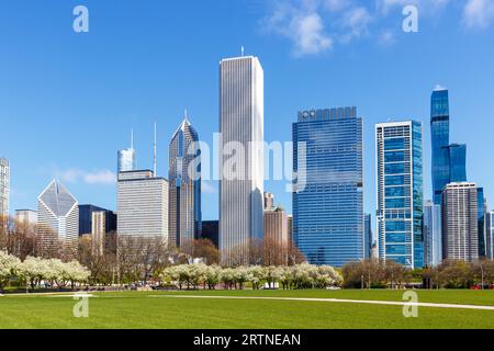 Chicago, USA - 3. Mai 2023: Skyline-Wolkenkratzer in Chicago, USA. Stockfoto