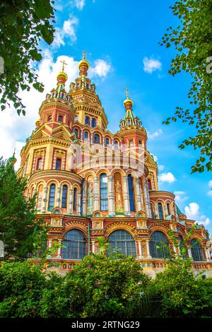 Dom von Peter und Paul in Peterhof. Peterhof, St. Petersburg, Russland – 12. September 2023. Stockfoto