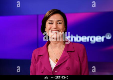 Moderatorin Sandra maischberger in der ARD-Talkshow maischberger im WDR Studio Köln. Köln, 13.09.2023 NRW Deutschland *** Moderatorin Sandra maischberger in der ARD-Talkshow maischberger im WDR-Studio Köln Köln, 13 09 2023 NRW Deutschland Copyright: XChristophxHardtx Stockfoto