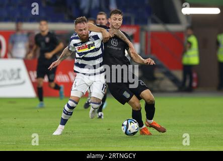 Duisburg, Deutschland. 25. August 2023. firo: 25.08.2023, Fußball, 3. Liga, 3. Bundesliga, Saison 2023/2024, MSV Duisburg - SSV Ulm 1846 1:1 Marvin KNOLL, Duisburg links gegen Philipp MAIER/dpa/Alamy Live News Stockfoto