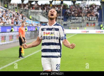 Duisburg, Deutschland. 25. August 2023. firo: 25.08.2023, Fußball, 3. Liga, 3. Bundesliga, Staffel 2023/2024, MSV Duisburg - SSV Ulm 1846 Jubel bis 1-0 von Sebastian Mai, Duisburg Credit: dpa/Alamy Live News Stockfoto