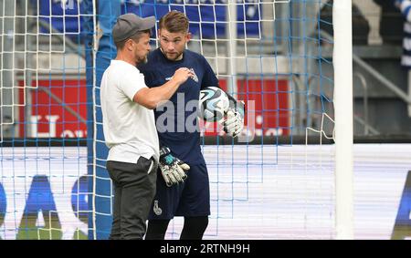 firo: 25.08.2023, Fußball, 3. Liga, 3. Bundesliga, Saison 2023/2024, MSV Duisburg - SSV Ulm 1846 1:1 Trainer Torwart ZIEGNER, Duisburg, vor dem Spiel mit Torwart Vincent MULLER Stockfoto