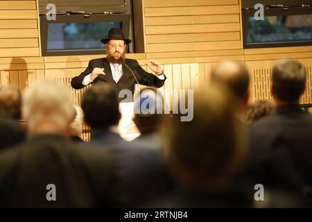 Rabbiner Yehuda Teichtal Empfang jüdisches Neujahrsfest Rosch Haschana, am 13.09.2023 in Berlin, Jüdische Gemeinde Chabad Lubawitsch, Deutschland *** Rabbi Yehuda Teichtal Empfang jüdisches Neujahr Rosch Haschanah, am 13. 09 2023 in Berlin, Jüdische Gemeinde Chabad Lubavitch, Deutschland Stockfoto