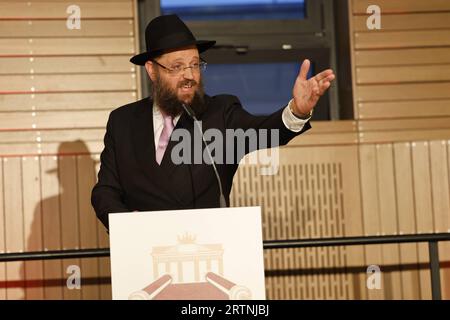 Rabbiner Yehuda Teichtal Empfang jüdisches Neujahrsfest Rosch Haschana, am 13.09.2023 in Berlin, Jüdische Gemeinde Chabad Lubawitsch, Deutschland *** Rabbi Yehuda Teichtal Empfang jüdisches Neujahr Rosch Haschanah, am 13. 09 2023 in Berlin, Jüdische Gemeinde Chabad Lubavitch, Deutschland Stockfoto