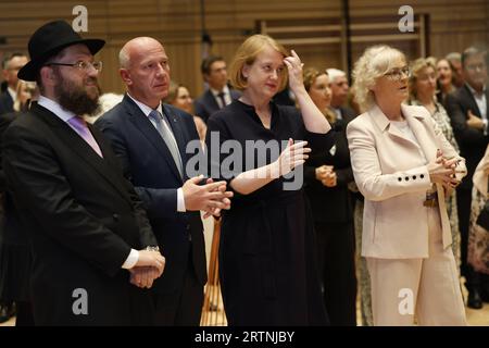 Regierender Bürgermeister Kai Wegner, Rabbiner Yehuda Teichtal Empfang jüdisches Neujahrsfest Rosch Haschana, am 13.09.2023 in Berlin, Jüdische Gemeinde Chabad Lubawitsch, Deutschland *** Regierender Bürgermeister Kai Wegner, Rabbi Yehuda Teichtal Empfang jüdisches Neujahr Rosch Haschanah, am 13 09 2023 in Berlin, Jüdische Gemeinde Chabad Lubavitch, Deutschland Stockfoto