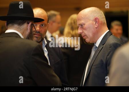 Regierender Bürgermeister Kai Wegner, Rabbiner Yehuda Teichtal Empfang jüdisches Neujahrsfest Rosch Haschana, am 13.09.2023 in Berlin, Jüdische Gemeinde Chabad Lubawitsch, Deutschland *** Regierender Bürgermeister Kai Wegner, Rabbi Yehuda Teichtal Empfang jüdisches Neujahr Rosch Haschanah, am 13 09 2023 in Berlin, Jüdische Gemeinde Chabad Lubavitch, Deutschland Stockfoto