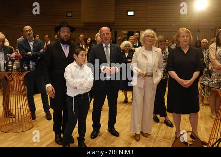 Regierender Bürgermeister Kai Wegner, Rabbiner Yehuda Teichtal Empfang jüdisches Neujahrsfest Rosch Haschana, am 13.09.2023 in Berlin, Jüdische Gemeinde Chabad Lubawitsch, Deutschland *** Regierender Bürgermeister Kai Wegner, Rabbi Yehuda Teichtal Empfang jüdisches Neujahr Rosch Haschanah, am 13 09 2023 in Berlin, Jüdische Gemeinde Chabad Lubavitch, Deutschland Stockfoto