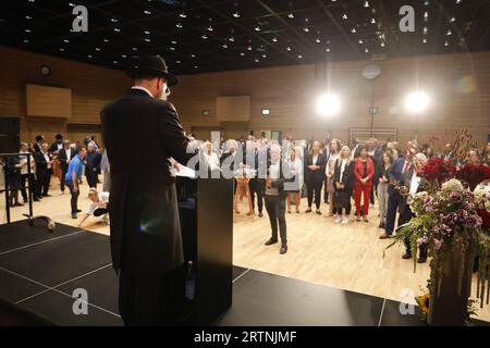 Regierender Bürgermeister Kai Wegner, Rabbiner Yehuda Teichtal Empfang jüdisches Neujahrsfest Rosch Haschana, am 13.09.2023 in Berlin, Jüdische Gemeinde Chabad Lubawitsch, Deutschland *** Regierender Bürgermeister Kai Wegner, Rabbi Yehuda Teichtal Empfang jüdisches Neujahr Rosch Haschanah, am 13 09 2023 in Berlin, Jüdische Gemeinde Chabad Lubavitch, Deutschland Stockfoto