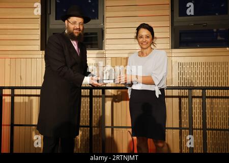 Regierender Bürgermeister Kai Wegner, Rabbiner Yehuda Teichtal Empfang jüdisches Neujahrsfest Rosch Haschana, am 13.09.2023 in Berlin, Jüdische Gemeinde Chabad Lubawitsch, Deutschland *** Regierender Bürgermeister Kai Wegner, Rabbi Yehuda Teichtal Empfang jüdisches Neujahr Rosch Haschanah, am 13 09 2023 in Berlin, Jüdische Gemeinde Chabad Lubavitch, Deutschland Stockfoto