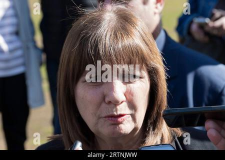 Patricia Bullrichs Präsidentschaftskampagne. Die Kandidatin für den Präsidenten der politischen Koalition Juntos por el Cambio Together for Change, Patricia Bullrich, präsentierte neue Führer der Koalition auf einer Veranstaltung in der Nachbarschaft von Belgrano. Auf dem Foto: Patricia Bullrich spricht mit den Medien. Buenos Aires Argentinien Copyright: XImagoxImages/EstebanxOsoriox EstebanOsorio-6034 Stockfoto