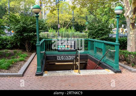New York, NY, USA - 13. August 2023 - New York City Subway Eingang Brooklyn Stockfoto