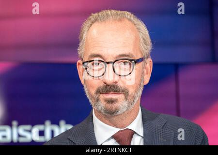 20 Jahre Sandra Maischberger am 23. Mai 2023 aus Köln zum Thema: Deutschland, der kranke Mann Europas und Gegenoffensive der Ukraine. Im Bild Jan Fleischhauer Journalist Focus und Autor. Die Gäste diskutieren die wirtschaftlichen Probleme, die hohe Inflation und die steigende Arbeitslosenzahlen in Deutschland. WEITERE Themen waren Aiwanger und die Gegenoffensive der Ukraine im Krieg gegen Russland. Köln Nordrhein-Westfalen Deutschland *** 20 Jahre Sandra Maischberger am 23. Mai 2023 aus Köln zum Thema Deutschland, der kranke Mann Europas und Gegenoffensive der Ukraine im Bild J Stockfoto