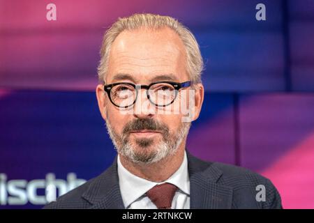 20 Jahre Sandra Maischberger am 23. Mai 2023 aus Köln zum Thema: Deutschland, der kranke Mann Europas und Gegenoffensive der Ukraine. Im Bild Jan Fleischhauer Journalist Focus und Autor. Die Gäste diskutieren die wirtschaftlichen Probleme, die hohe Inflation und die steigende Arbeitslosenzahlen in Deutschland. WEITERE Themen waren Aiwanger und die Gegenoffensive der Ukraine im Krieg gegen Russland. Köln Nordrhein-Westfalen Deutschland *** 20 Jahre Sandra Maischberger am 23. Mai 2023 aus Köln zum Thema Deutschland, der kranke Mann Europas und Gegenoffensive der Ukraine im Bild J Stockfoto