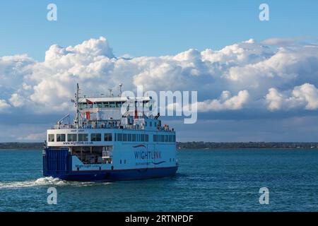 Die Wight Light Wightlink Fähre verlässt Yarmouth, Isle of Wight, Hampshire UK und fährt im September nach Portsmouth Stockfoto