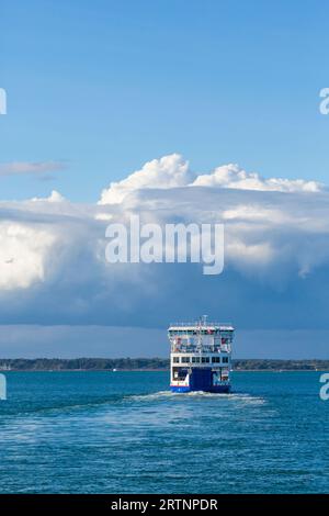 Die Wight Light Wightlink Fähre verlässt Yarmouth, Isle of Wight, Hampshire UK und fährt im September nach Portsmouth Stockfoto