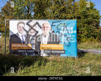 Veitshoechheim, Am Geisberg, 09.09.2023, Beschmierte Wahlplakate Bild: ein Wahlplakat der freien Waehler mit Hubert Aiwanger wird mit einem verbotenen und rechtsextremen Symbol beschmiert *** Veitshoechheim, am Geisberg, 09 09 2023, beschmiertes Wahlplakat ein Wahlplakat der freien Wähler mit Hubert Aiwanger wurde mit einem verbotenen und rechtsextremen Symbol beschmiert Copyright: HMBxMedia/xJulienxBecker Stockfoto