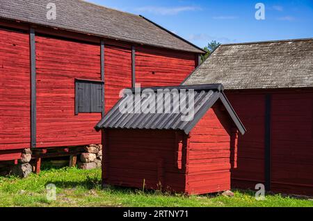 Stensjö by ist ein Dorf und Kulturreservat in Smaland bei Oskarshamn, Kalmar län, Schweden, das im frühen 19. Jahrhundert erhalten wurde. Stockfoto