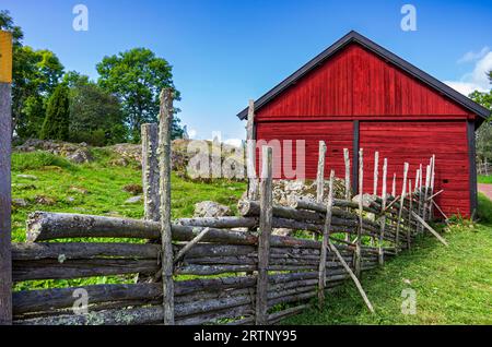 Stensjö by ist ein Dorf und Kulturreservat in Smaland bei Oskarshamn, Kalmar län, Schweden, das im frühen 19. Jahrhundert erhalten wurde. Stockfoto