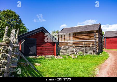 Stensjö by ist ein Dorf und Kulturreservat in Smaland bei Oskarshamn, Kalmar län, Schweden, das im frühen 19. Jahrhundert erhalten wurde. Stockfoto