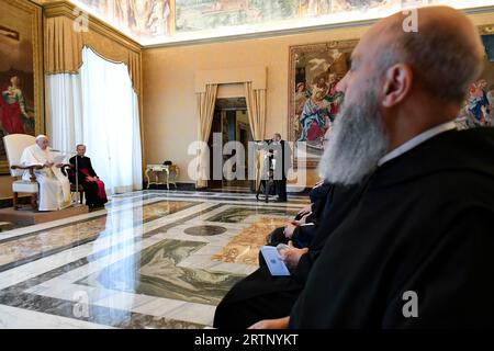 Vatikan, Vatikan. September 2023. Italien, Vatikan, 2023.9.14.Papst Franziskus empfängt im Publikum Teilnehmer am Pauline-Ökumenischen Kolloquium im Vatikan Foto von Vatican Media i/Catholic Press Foto: Independent Photo Agency/Alamy Live News Stockfoto