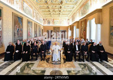 Vatikan, Vatikan. September 2023. Italien, Vatikan, 2023.9.14.Papst Franziskus empfängt im Publikum Teilnehmer am Pauline-Ökumenischen Kolloquium im Vatikan Foto von Vatican Media i/Catholic Press Foto: Independent Photo Agency/Alamy Live News Stockfoto