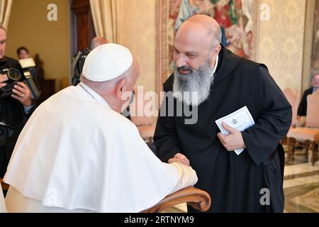 Vatikan, Vatikan. September 2023. Italien, Vatikan, 2023.9.14.Papst Franziskus empfängt im Publikum Teilnehmer am Pauline-Ökumenischen Kolloquium im Vatikan Foto von Vatican Media i/Catholic Press Foto: Independent Photo Agency/Alamy Live News Stockfoto