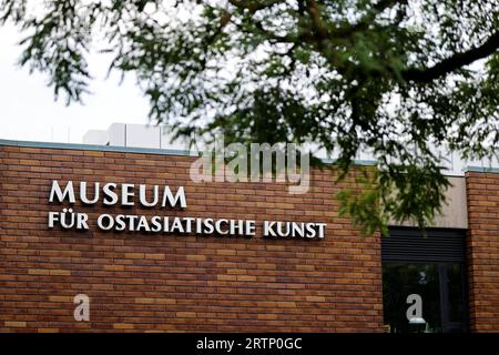 Unbekanntes sind ins Museum für Ostasiatische Kunst in Köln Lindenthal eingebrochen. Nach Angaben der Polizei haben sie neun Vasen, Teller und Töpfe aus Porzellan im Wert von einer Million Euro Gestohlen. Köln, 13.09.2023 NRW Deutschland *** Unbekannte brachen in das Museum für Ostasiatische Kunst in Köln Lindenthal ein. Laut Polizei haben sie neun Vasen, Teller und Töpfe Porzellan im Wert von einer Million Euro gestohlen Köln, 13 09 2023 NRW Deutschland Copyright: XChristophxHardtx Stockfoto