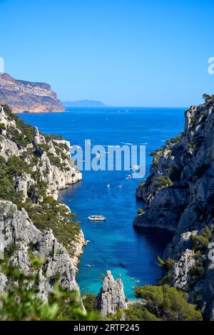 Calanque d'EN-Vau um 12:00 Uhr Stockfoto