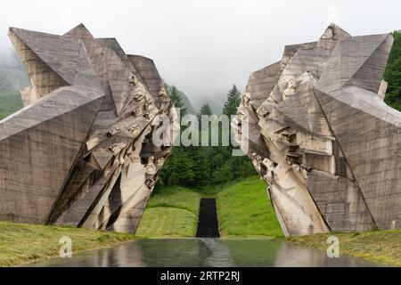 Denkmal der Schlacht von Sutjeska im Tal der Helden, Tjentiste, Bosnien und Herzegowina. Stockfoto