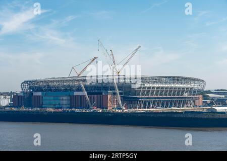 Das neue Stadion für den Everton Football Club in Liverpool mit Goodison Park im Hintergrund wird gebaut Stockfoto